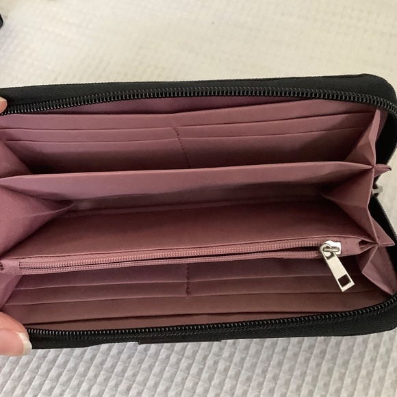 Wallet New RFID Wallet Travelon Brand New in Box Makes A Great Gift - Picture 2 of 10